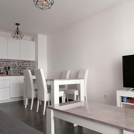 Bright 45M In A Lively Area Apartment Nice Ngoại thất bức ảnh